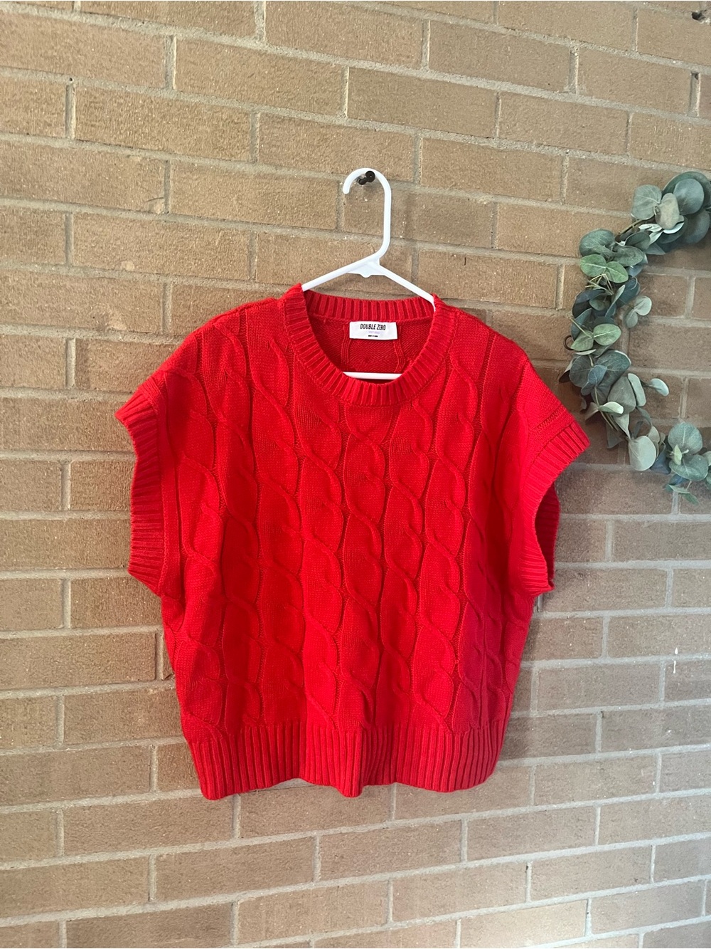 Double Zero Red Cable Knit Sleeveless Sweater Vest - Picture 3 of 4